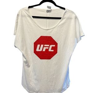 NWT UFC Women’s White Short Sleeve UFC Graphic Tee Shirt Scoop Neck - Size Large